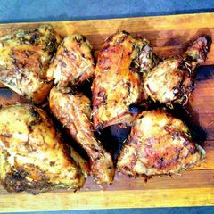 A picture of Spicy herb chicken serve on board.