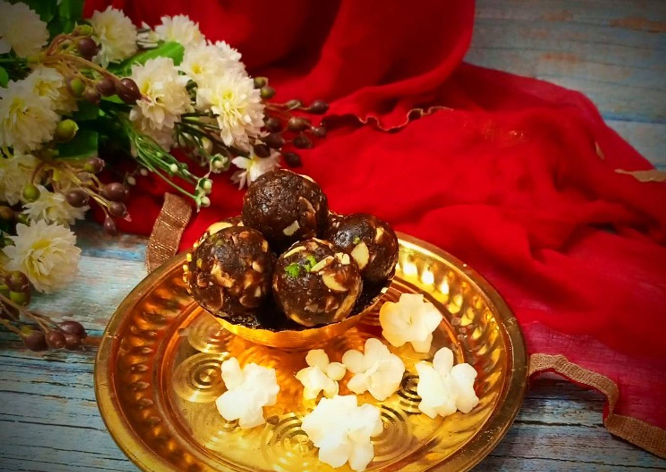 Dates and nuts ladoo