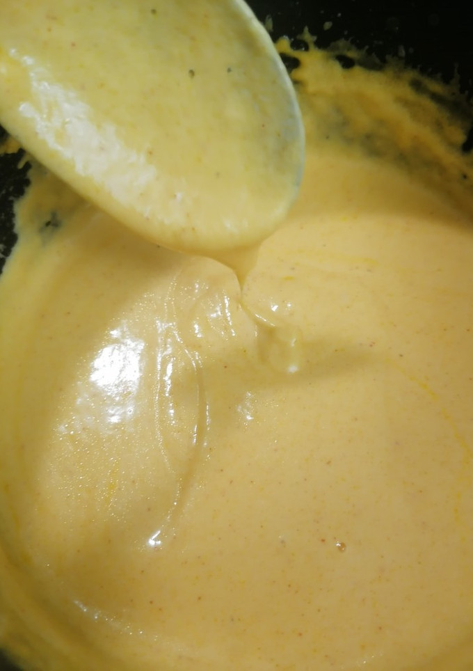 Una foto de 40. Salsa cheddar