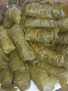 Una foto de Dolmas o hoja de parra rellena
