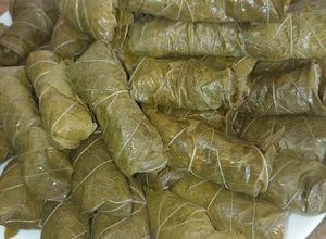 Una foto de Dolmas o hoja de parra rellena