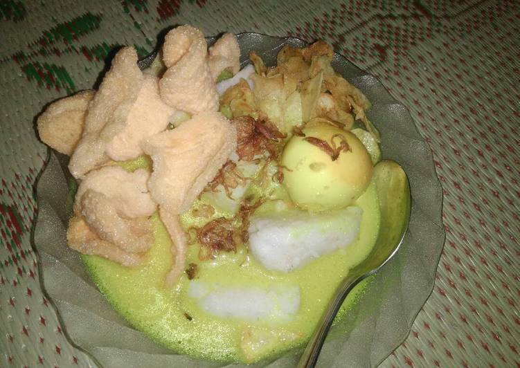Lontong opor