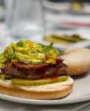 Hamburguesa de pollo sobre pan