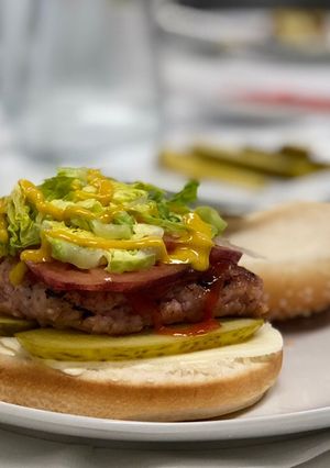 Una foto de Hamburguesa de pollo sobre pan