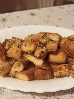 Una foto de Picatostes con bordes de pizza en Airfryer