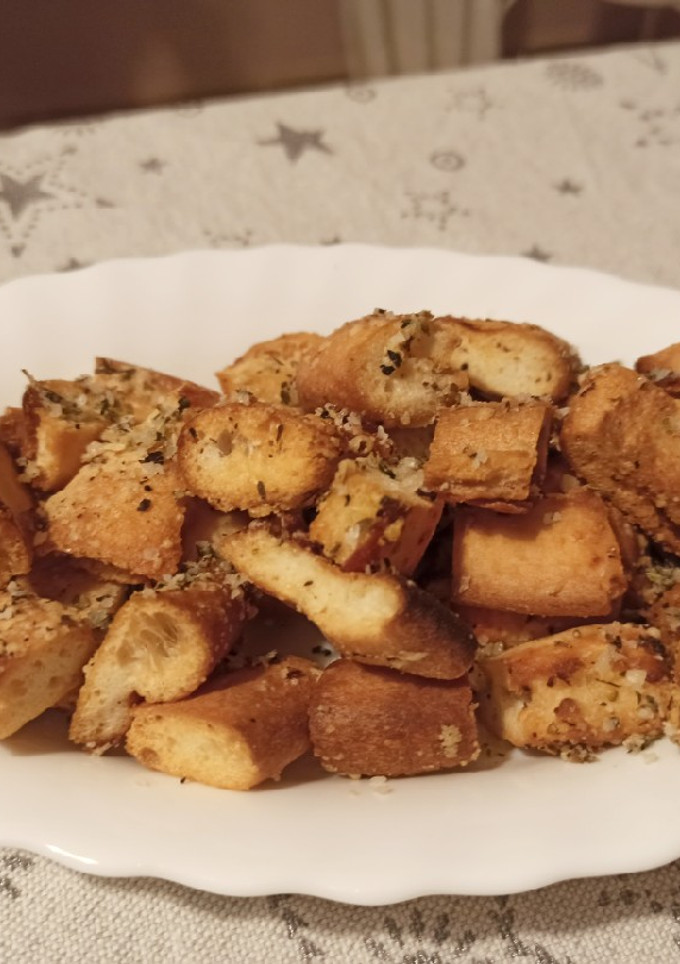 Una foto de Picatostes con bordes de pizza en Airfryer