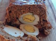 Una foto de pan de carne con panceta