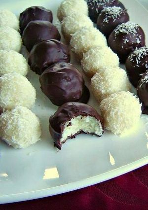 Una foto de Bombones de coco y chocolate