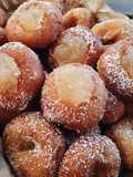 Buñuelos de l'Empordà aromatizados con Amaretto y relleno de cabello de ángel