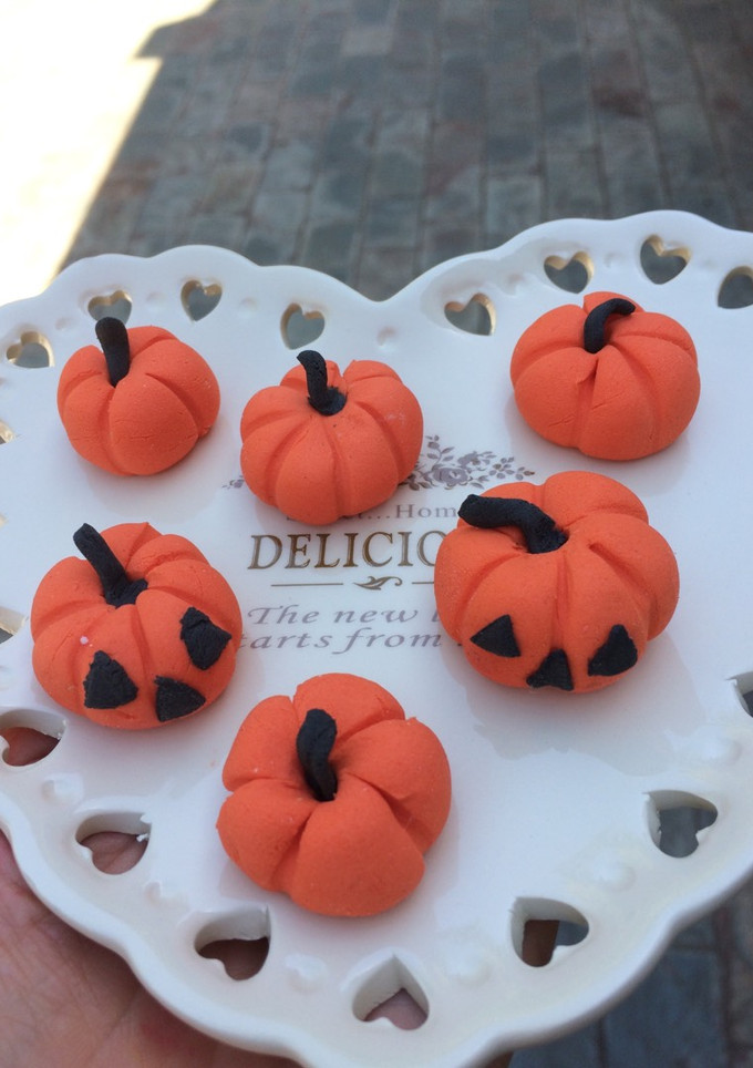 Una foto de Calabazas de pastillaje para Haloween!! Tus peques las amaran!