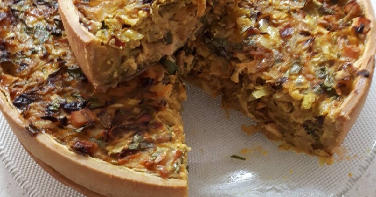 Открытый пирог с капустой и яйцом из песочного теста