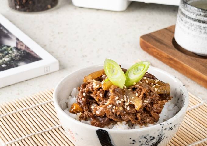 Bagaimana Menyiapkan Beef Donburi, Lezat Sekali