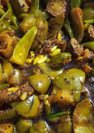 A picture of Kaire hari mirch or lahsan ka Achar.
