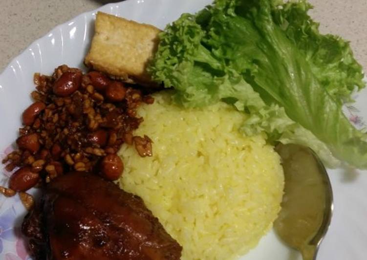 Nasi kuning sederhana