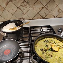 A picture of Thai Coconut Chicken Curry.