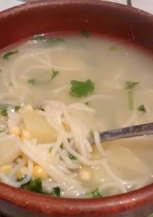 Una foto de Sopa de fideos con maíz