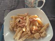 Una foto de penne a la carbonara