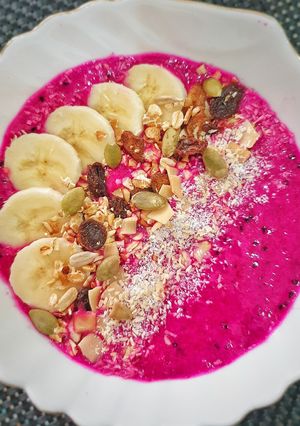 Foto resep Dragona Smoothies (Banana Dragon Fruit)