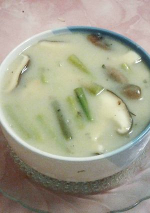 Foto resep Simple Asparagus and shitake cream soup