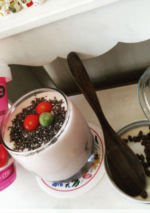 Foto resep Yogurt ceri+ chia seeds *cemilan #ketopad dan #debm