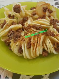 صورة لوصفة بطاطس شيبسي حلزوني باللحمة المفرومة 🥔🍟