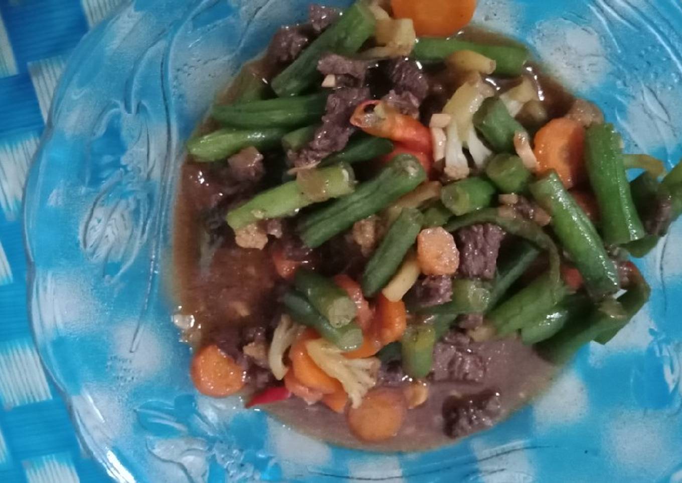 Tumis sayur dengan daging cincang