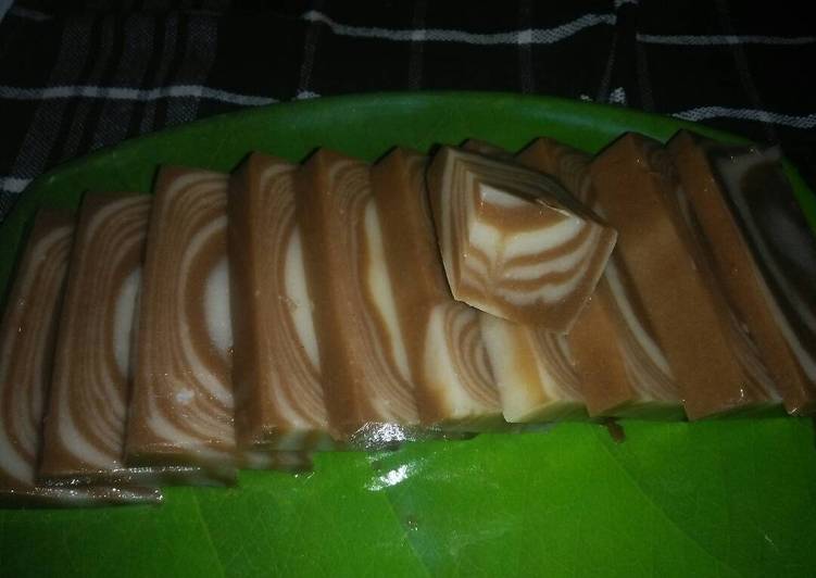 Puding zebra lembut dan simple