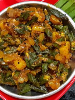 भेंडी बटाटा फ्राय भाजी (Bhendi Batata Fry Bhaji Recipe In Marathi) रेसिपी चे मुख्य फोटो