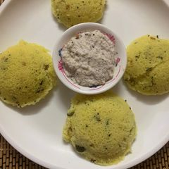 A picture of Rava idli.