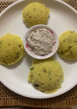 A picture of Rava idli.