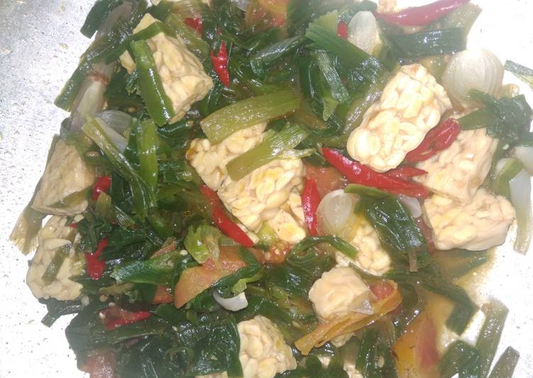 Resep Tumis daun bawang tempe Anti Gagal