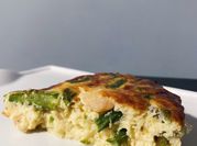 Una foto de quiche de espárragos