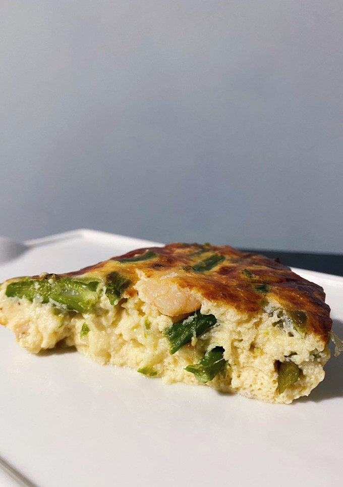 Una foto de Quiche de espárragos y gambas 🦐 (Keto)