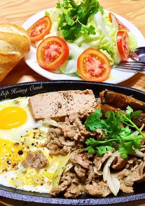 Hình của món Bò Né Thập Cẩm.