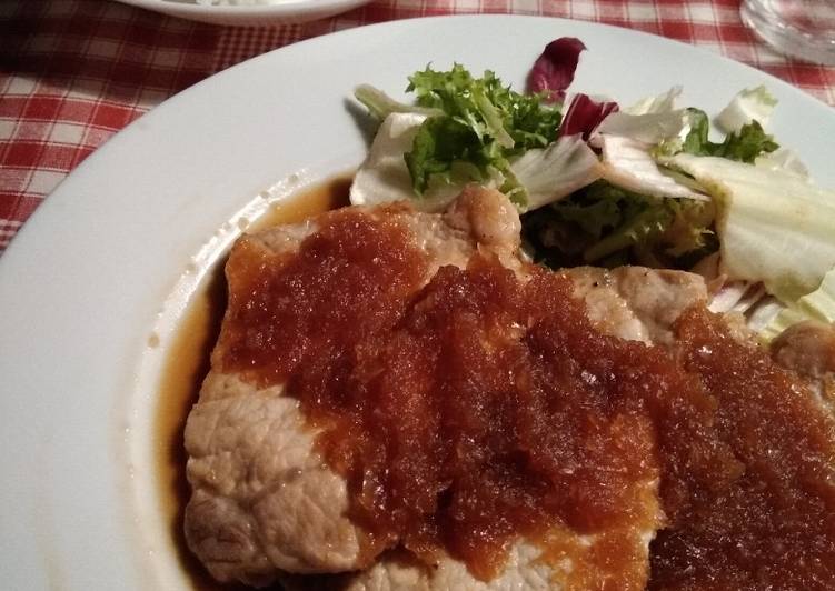 La bistecchina di maiale con il sugo di cipolla alla giapponese