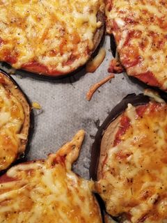 Una foto de Mini pizzas de berenjena