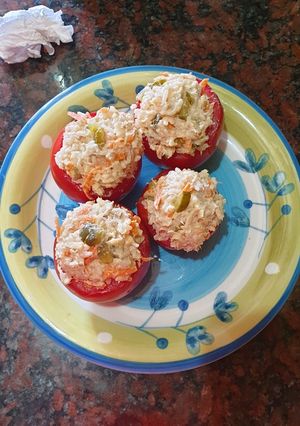 Una foto de Tomates rellenos 🍅 🍅