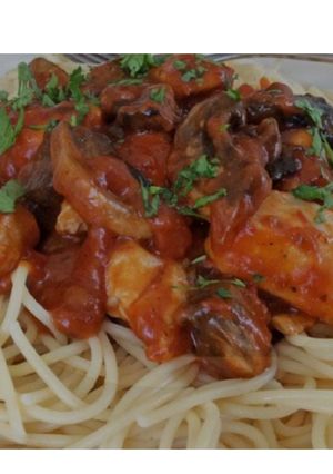 Una foto de Pasta con Salsa de pollo