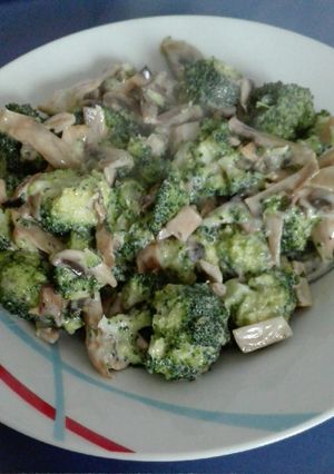 Foto principal de Revuelto de brócoli y champiñones