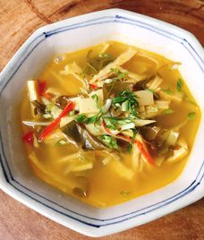 canh măng chua lá giang