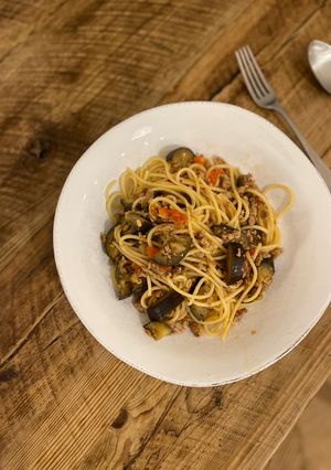 A picture of 🍝 Aubergine, beef mince, fresh tomatoes pasta.