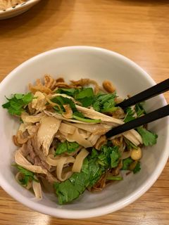 Hình của món Mỳ chũ gà trộn (Phở gà trộn).