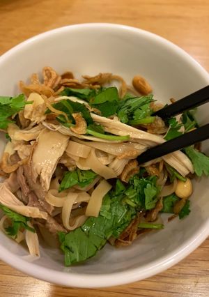 Hình của món Mỳ chũ gà trộn (Phở gà trộn).