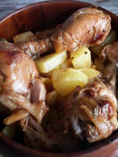 Una foto de Jamoncitos de pollo guisados (en olla GM)