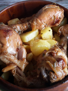 Una foto de Jamoncitos de pollo guisados (en olla GM)