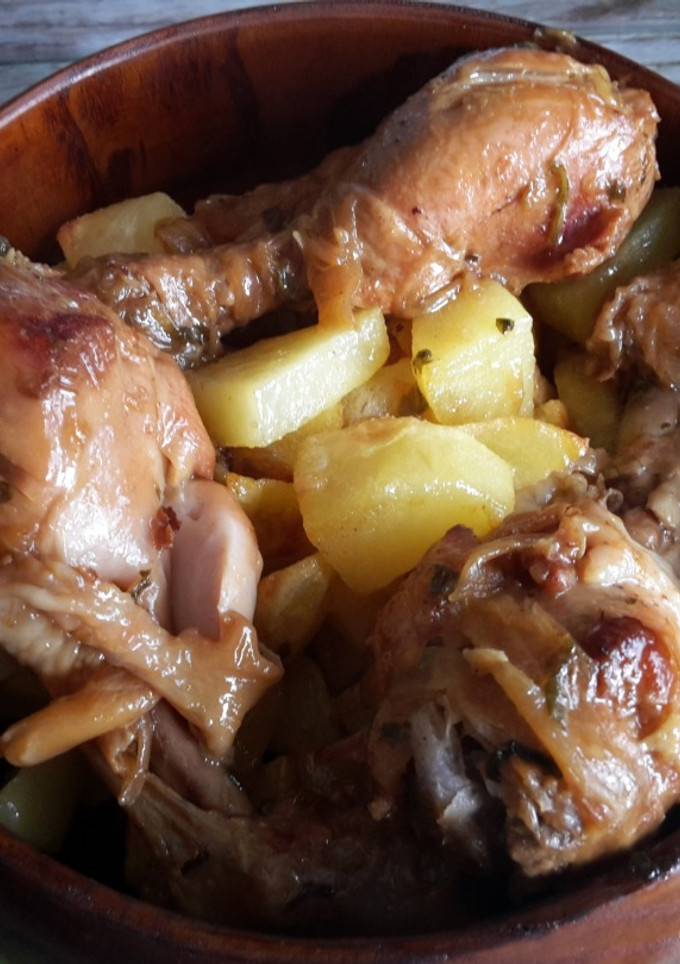 Una foto de Jamoncitos de pollo guisados (en olla GM)