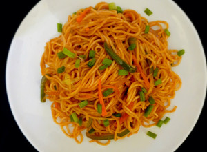 A picture of Chow mein.