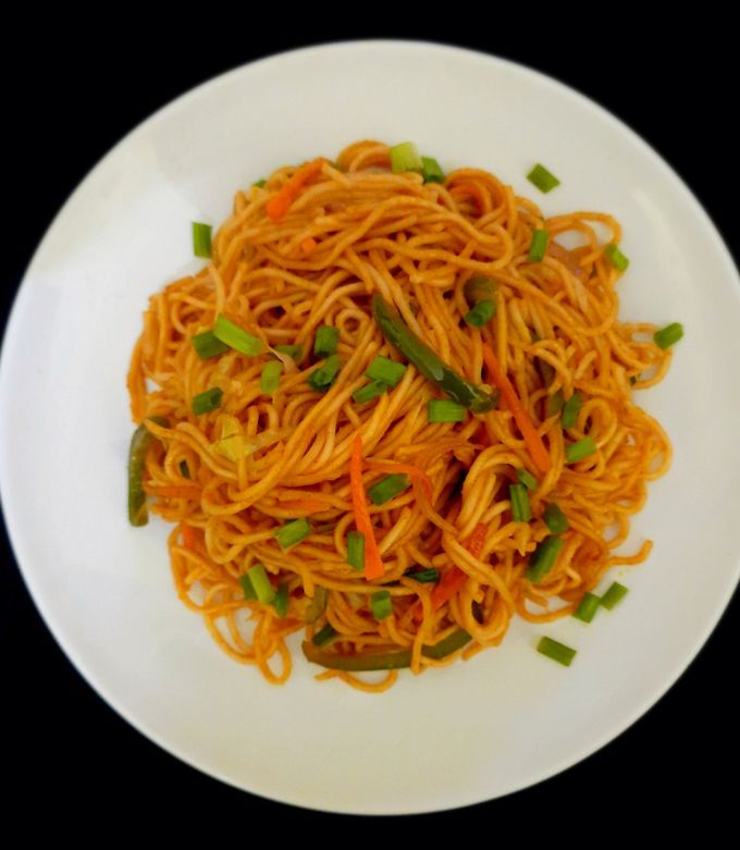 A picture of Chow mein.