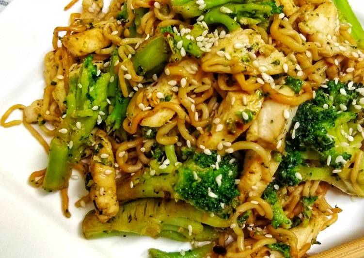 Recipe of Super Quick Homemade Sesame Noodles (Konjac) with Chicken &amp; Broccoli