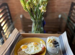 Una foto de 3 ingredientes! Desayuno en menos de 10 min!🤯 fácil y rápida (disponible en mi perfil receta budín)